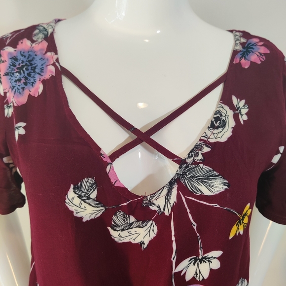 Mudd Small Burgundy Red White Pink Floral Summer Crop Top with Tie - Picture 5 of 9